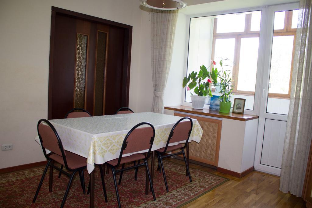 Ala Hostel Almaty Ngoại thất bức ảnh